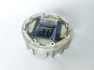 Najezdniowy aktywny PEO aluminiowy wpuszczany, solar, biały
